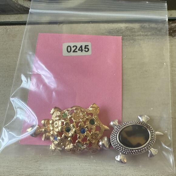 Vintage Lot of Two Turtle Brooch Pins Silver Tone Faux Tortoise Shell Gold Tone - Picture 8 of 8